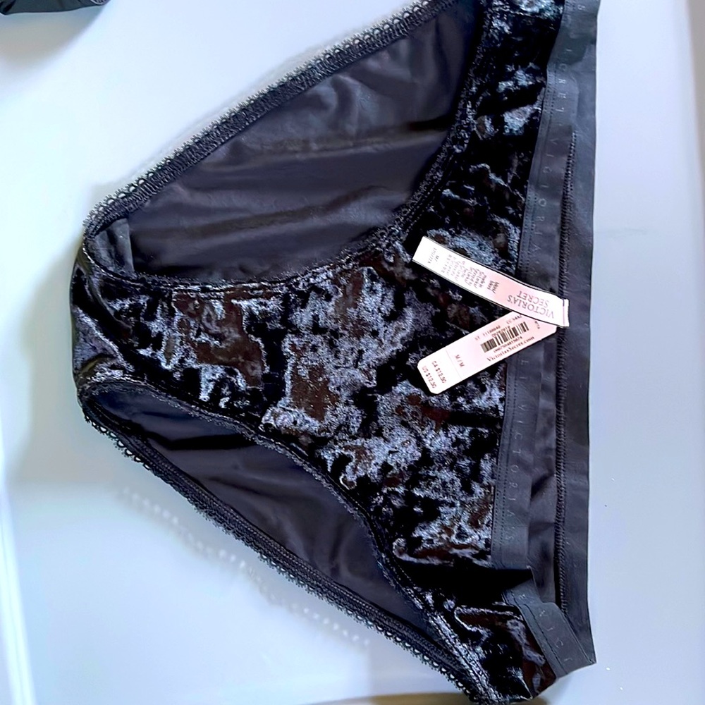 New with tags med bikini velvet style VS panties